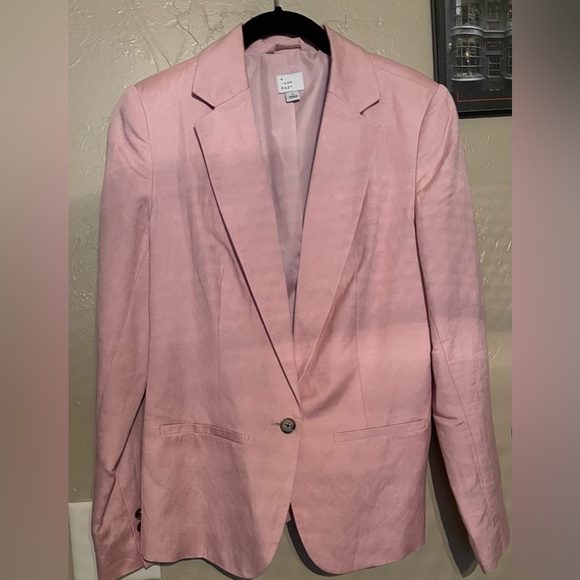 Women’s linen suit jacket. Will keep you warm but not hot! - Picture 1 of 5